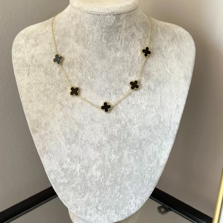 Çelik Marka Model Siya Yonca Kolye (40+5 cm)