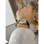 Siyah Deri Kordon Yuvarlak-Köşeli Saat