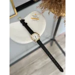 Siyah Deri Kordon Yuvarlak-Köşeli Saat