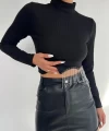 Taş Zincir Detaylı Dik Yaka Crop