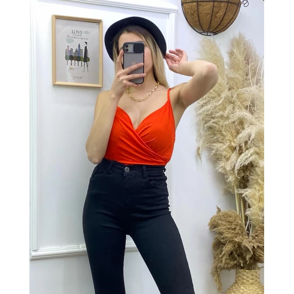 Çapraz alttan çıtçıtlı bluz