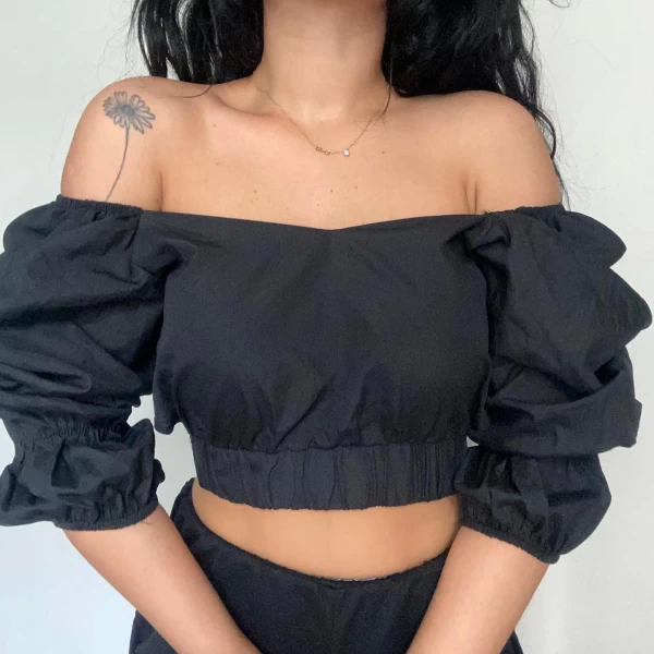 Beli bağcıklı balon kol crop
