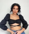 Beli bağcıklı dekolte crop