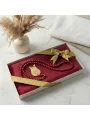 Hediyelik Kutuda Bordo Renkli Flamlı Pamuk Eşarp ve İsimli İnci Tesbih