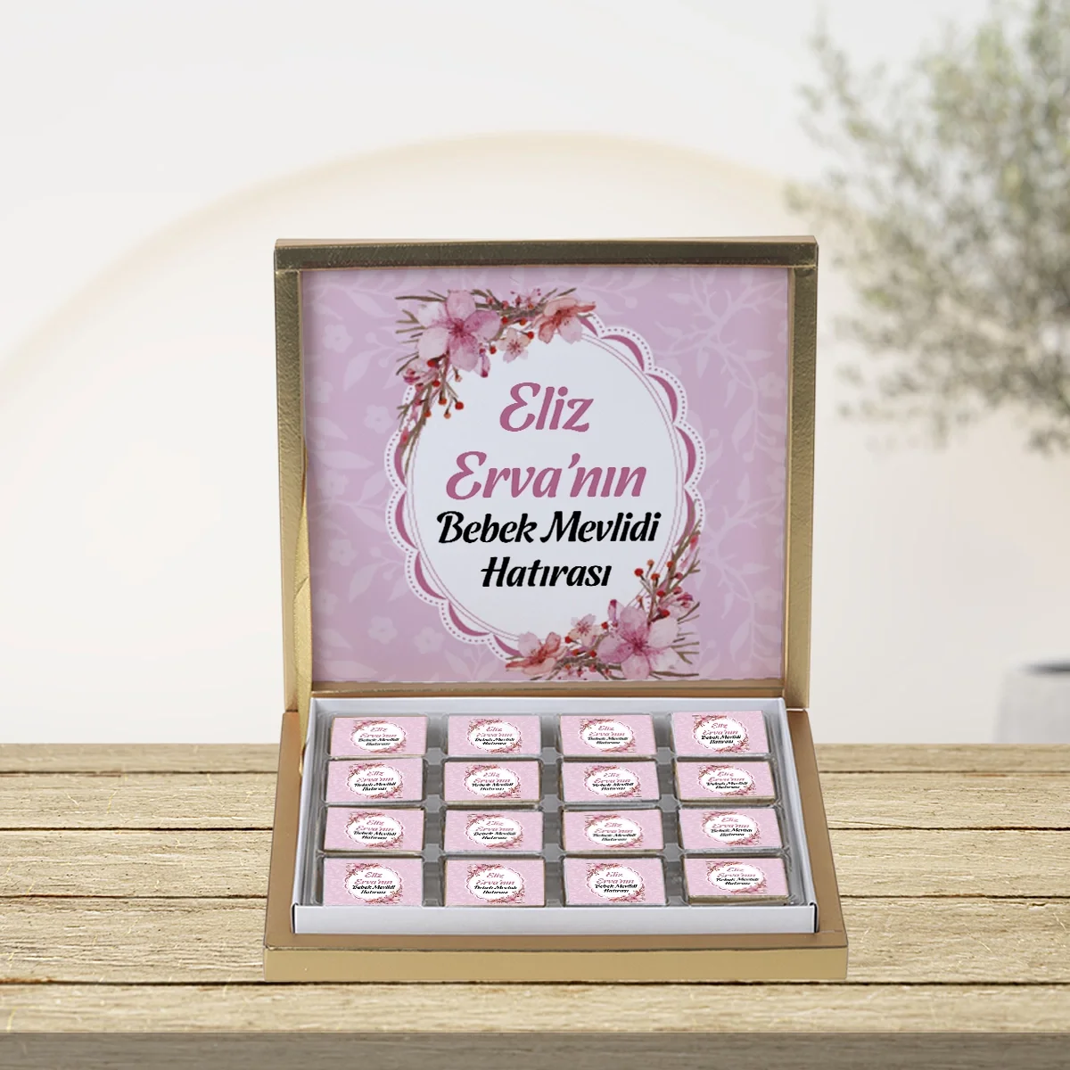 Çiçek Model Pembe Konsept Gold Kutuda 48 Adet Madlen Çikolata