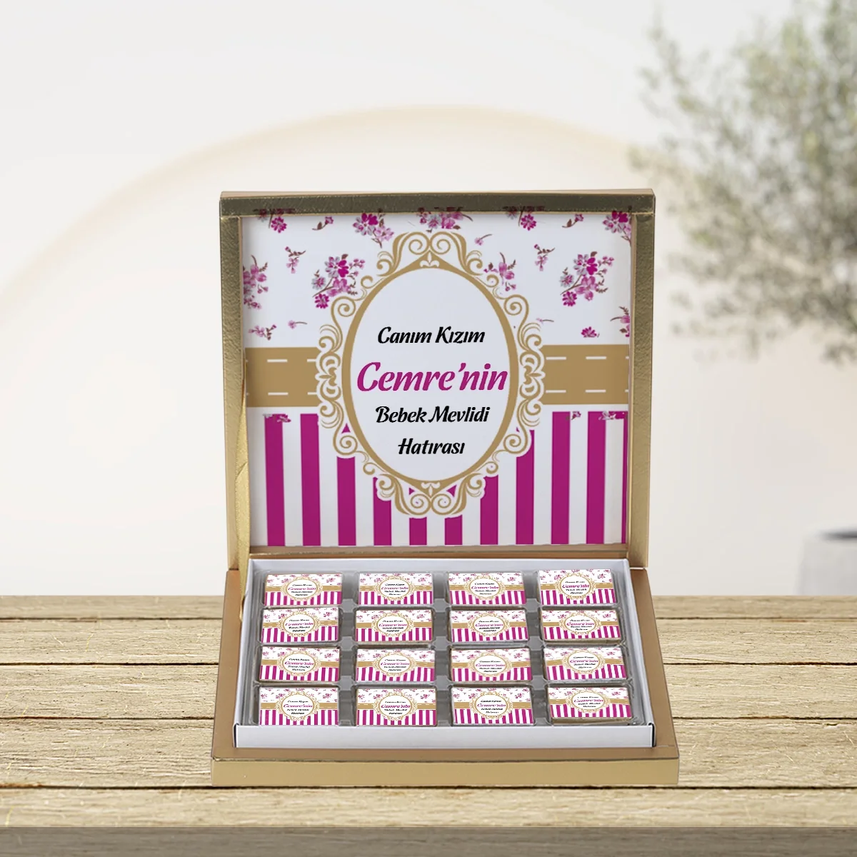 Çizgi Model Pembe Konsept Gold Kutuda 48 Adet Madlen Çikolata