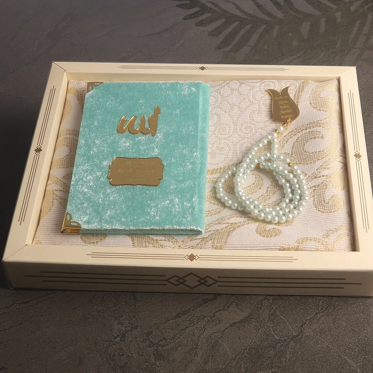 Hediyelik Lüks Kutuda Seccadeli Su Yeşili Renkli Kadife Yasin ve İsme Özel İnci Tesbih Seti