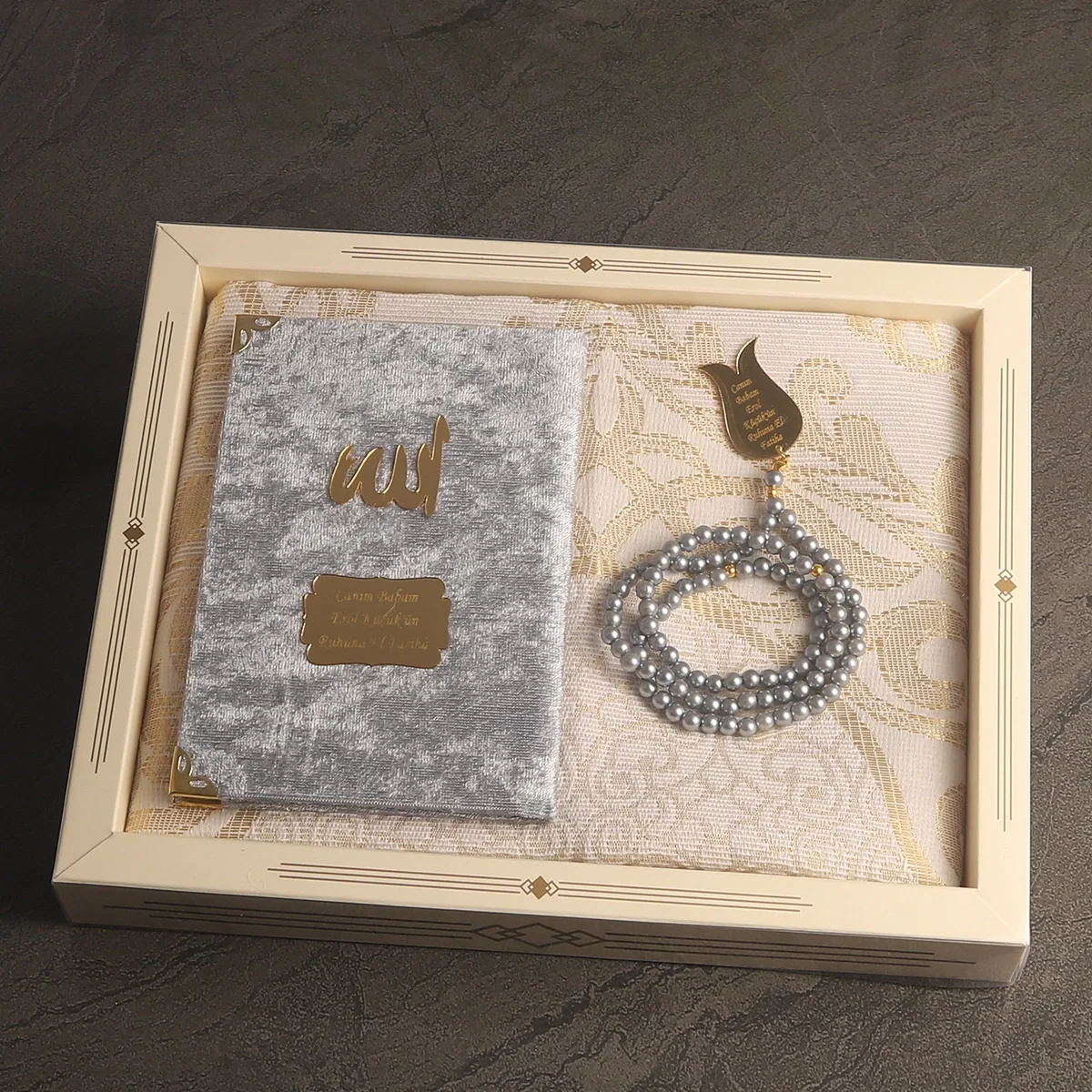 Hediyelik Lüks Kutuda Seccadeli Gri Renkli Kadife Yasin ve İsme Özel İnci Tesbih Seti