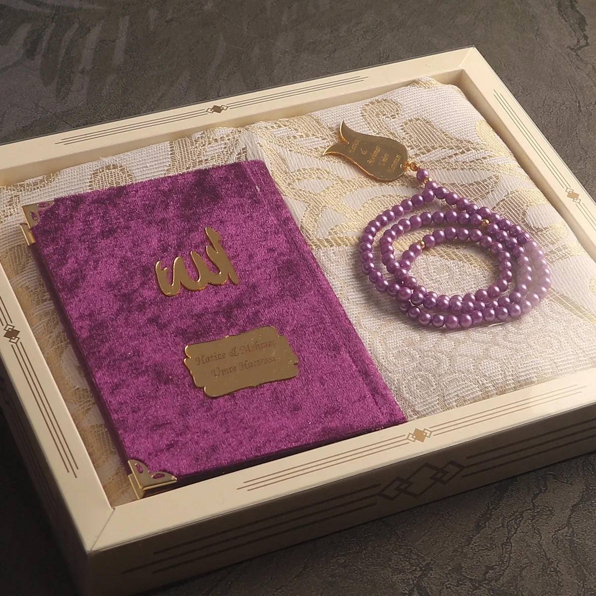 Hediyelik Lüks Kutuda Seccadeli Mor Renkli Kadife Yasin ve İsme Özel İnci Tesbih Seti