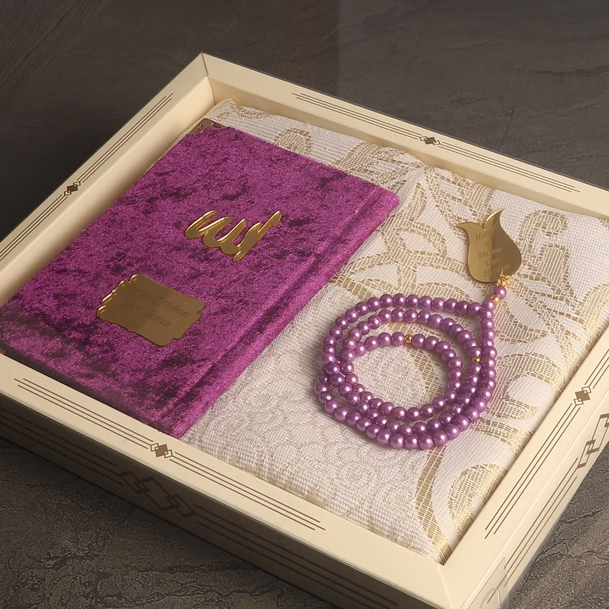 Hediyelik Lüks Kutuda Seccadeli Mor Renkli Kadife Yasin ve İsme Özel İnci Tesbih Seti
