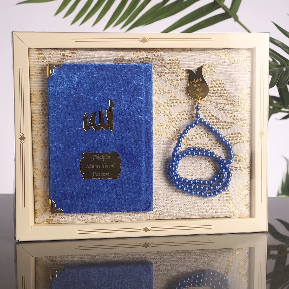 Hediyelik Lüks Kutuda Seccadeli Saks Mavisi Renkli Kadife Yasin ve İsme Özel İnci Tesbih Seti