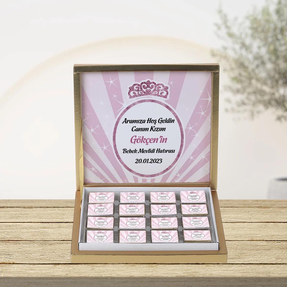 Taç Model Pembe Konsept Gold Kutuda 48 Adet Madlen Çikolata