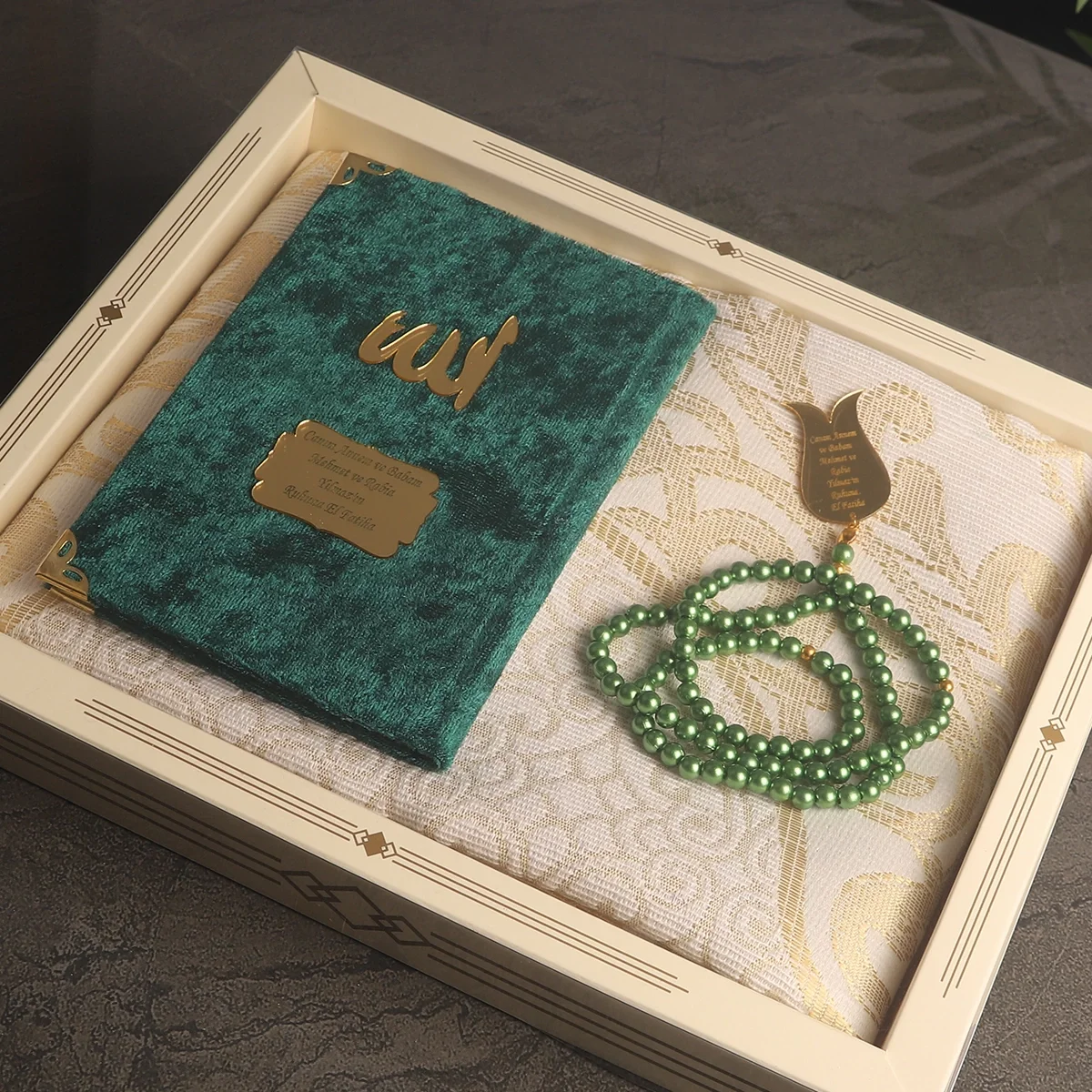 Hediyelik Lüks Kutuda Seccadeli Zümrüt Renkli Kadife Yasin ve İsme Özel İnci Tesbih Seti