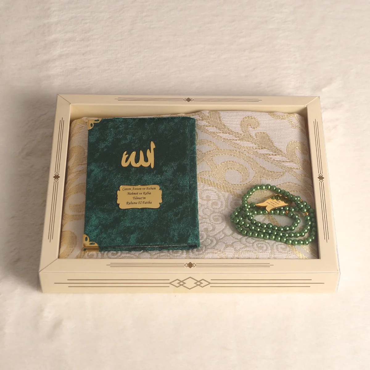 Hediyelik Lüks Kutuda Seccadeli Zümrüt Renkli Kadife Yasin ve İsme Özel İnci Tesbih Seti