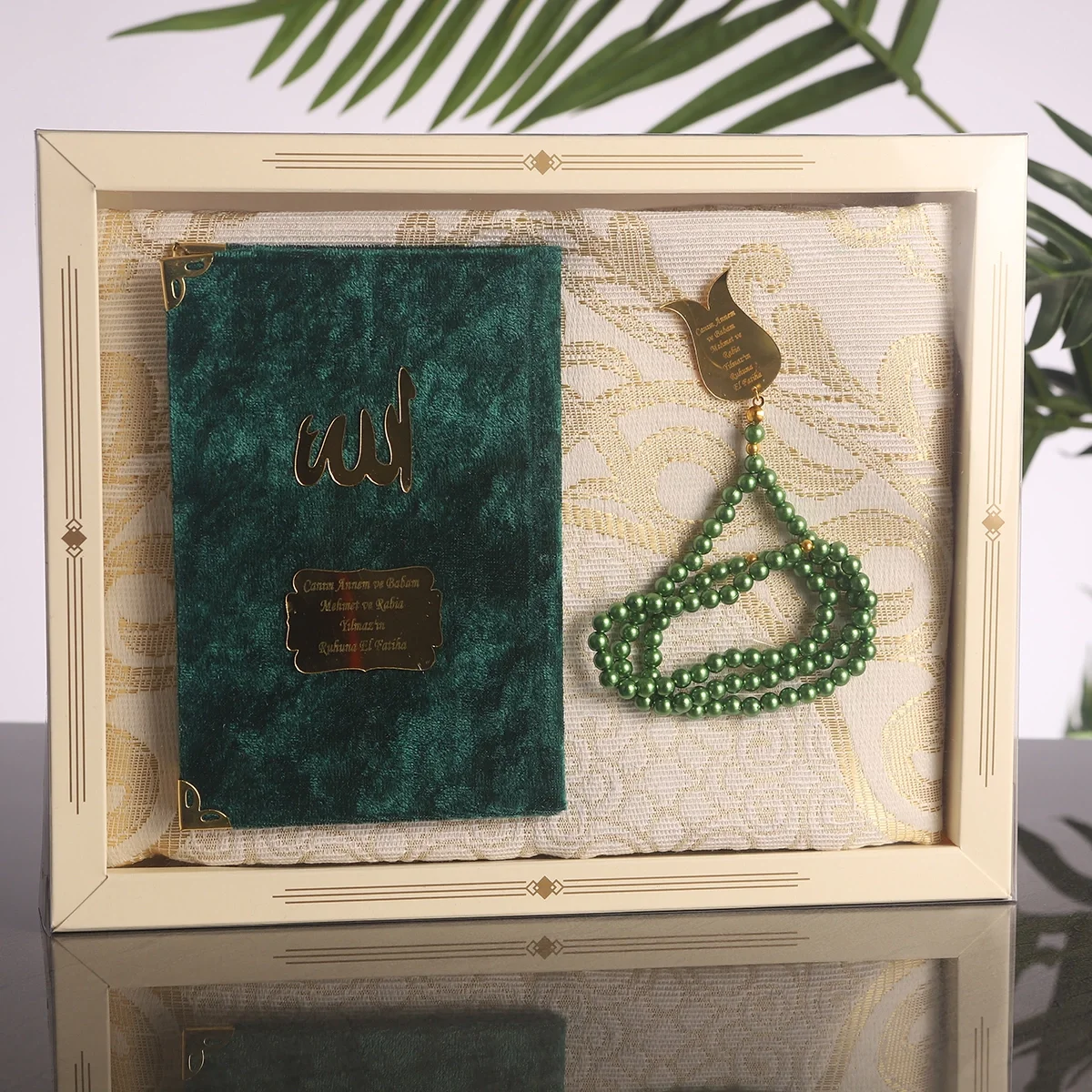 Hediyelik Lüks Kutuda Seccadeli Zümrüt Renkli Kadife Yasin ve İsme Özel İnci Tesbih Seti