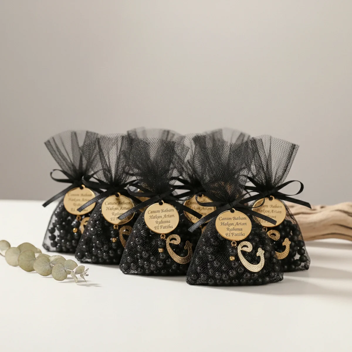 İsme Özel Siyah Renkli Tül Kese İçerisinde İnci Tesbih - Mevlüt Hediyelikleri