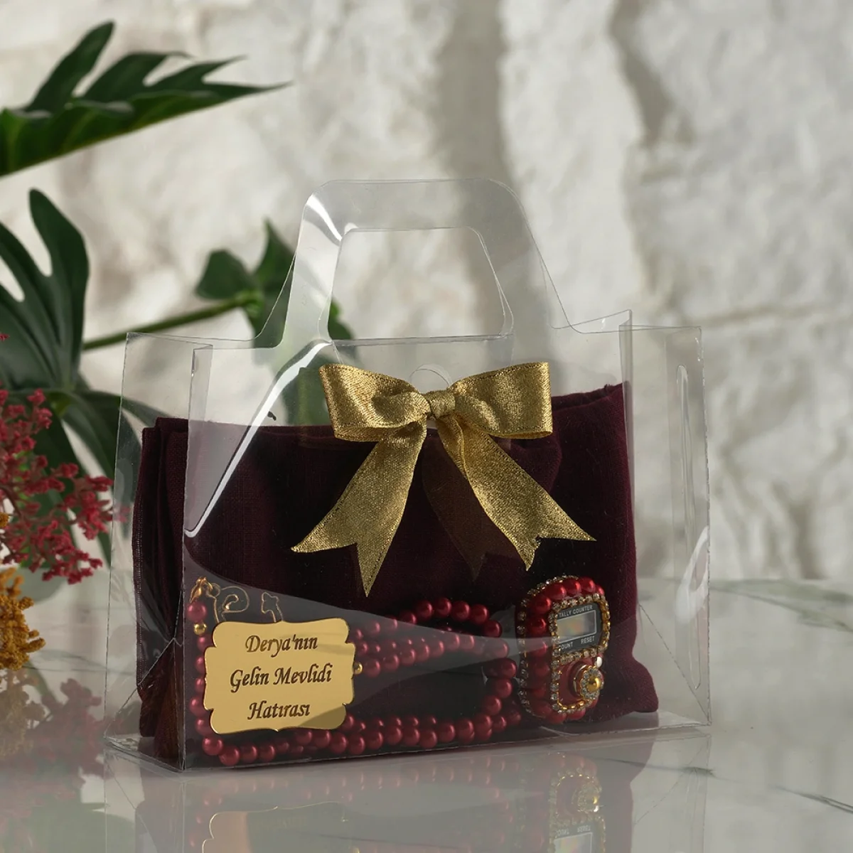 Asetat Çanta İçerisinde İsme Özel Bordo Renkli Eşarp, Tesbih ve Zikirmatik Seti