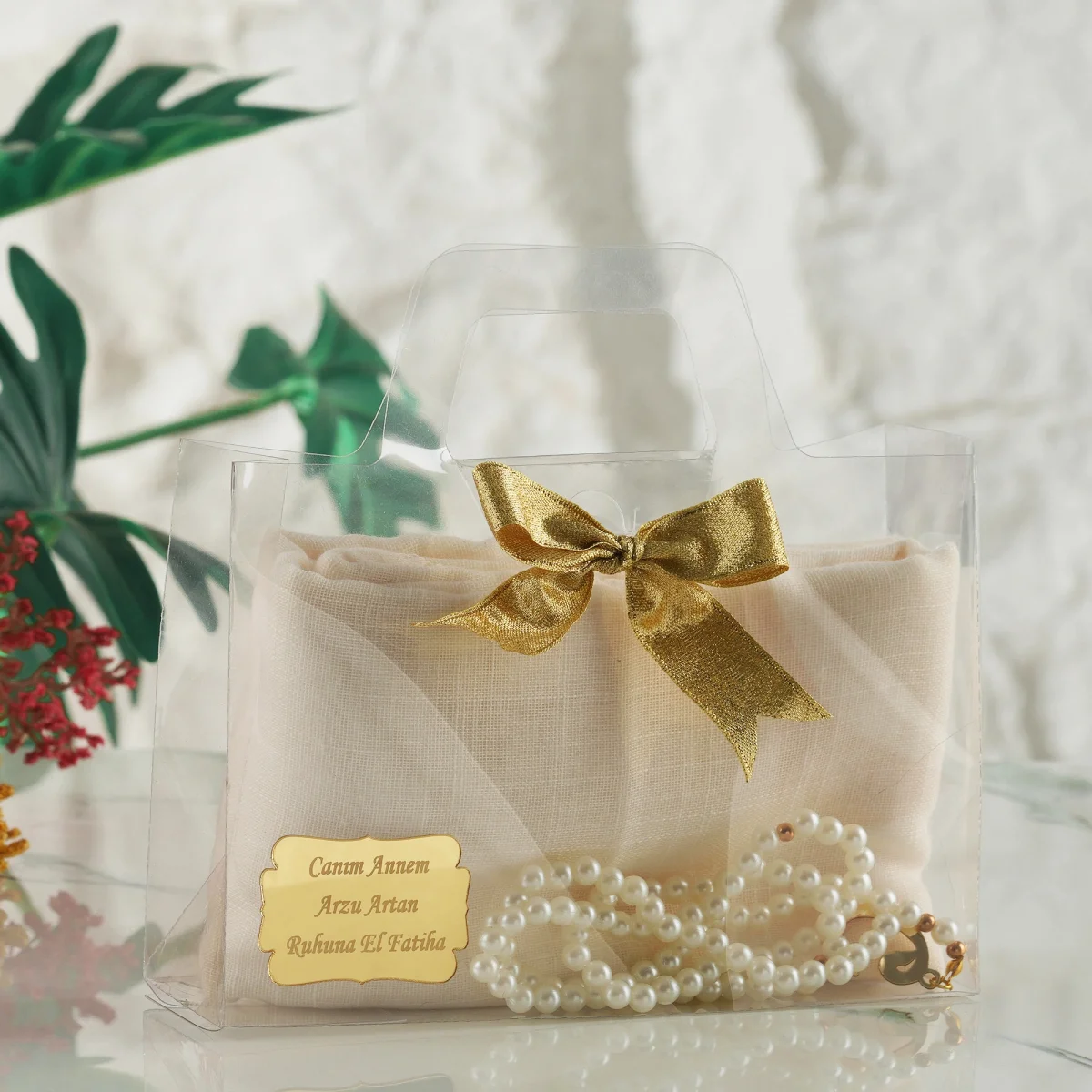 Asetat Çanta İçerisinde İsme Özel, Krem Renkli Eşarp, Tesbih Seti