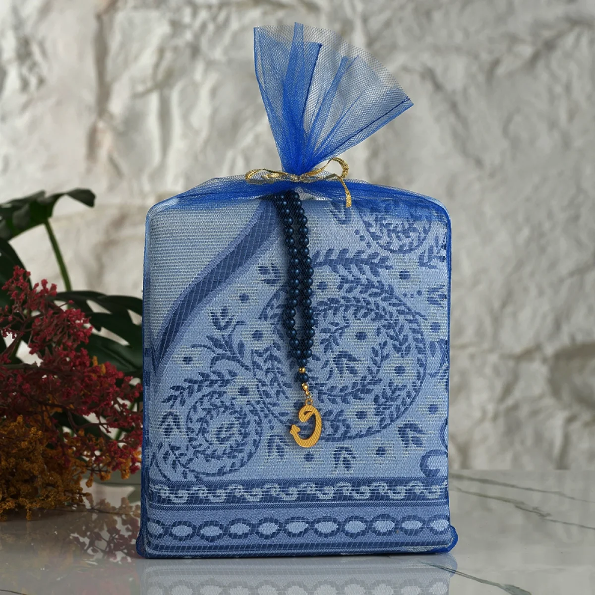 Lacivert Renkli Tül Kese İçerisinde Seccade ve Tesbih