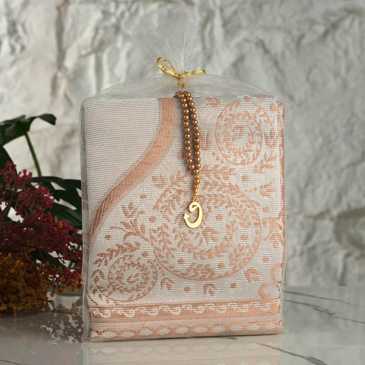 Gold Renkli Tül Kese İçerisinde Seccade ve Tesbih