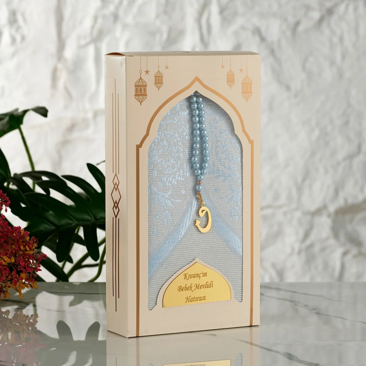 Mavi Renkli İsme Özel Dikey Kutu İçerisinde Seccade ve Tesbih