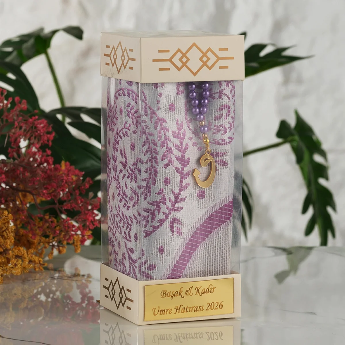 Mor Renkli İsme Özel Silindir Kutu İçerisinde Seccade ve Tesbih