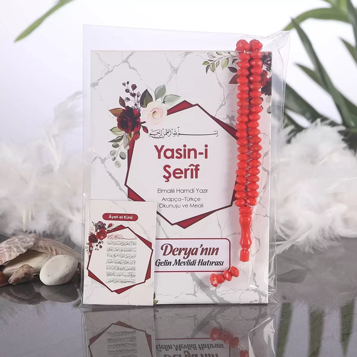 Altıgen Model Kırmızı Renkli Ambalaj İçerisinde Yasin Kitabı, Magnet ve Tesbih - Mevlüt Hediyelikleri