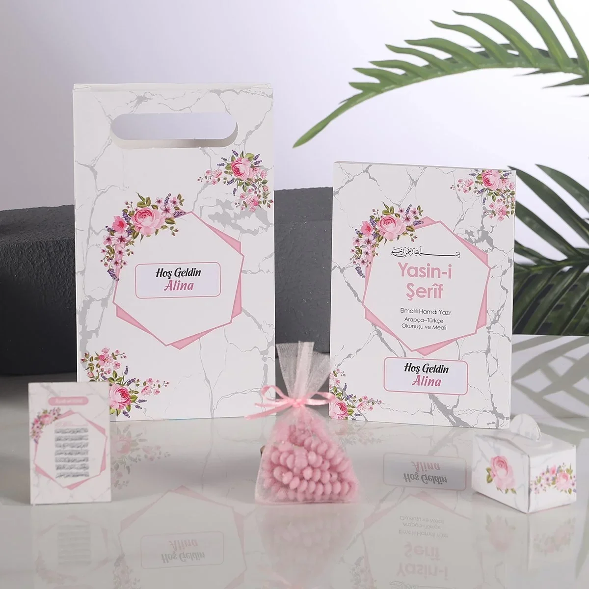 Altıgen Model Pembe Renkli Yasin Kitabı, Lokum Kutusu, Magnet, Karton Çanta ve Tesbih - Mevlüt Hediyelikleri
