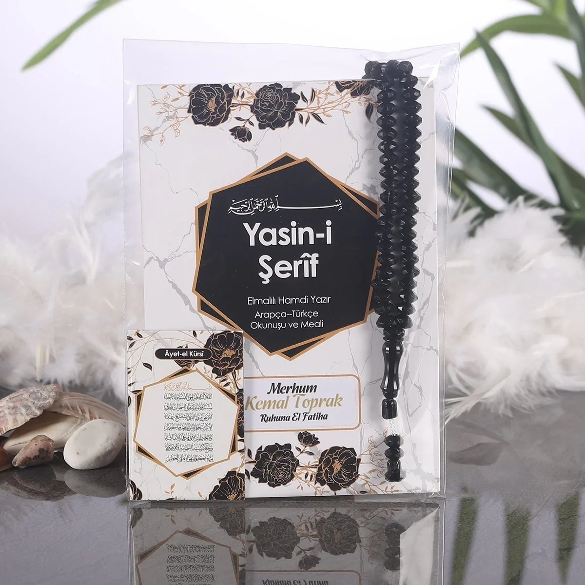 Altıgen Model Siyah Renkli Ambalaj İçerisinde Yasin Kitabı, Magnet ve Tesbih - Mevlüt Hediyelikleri