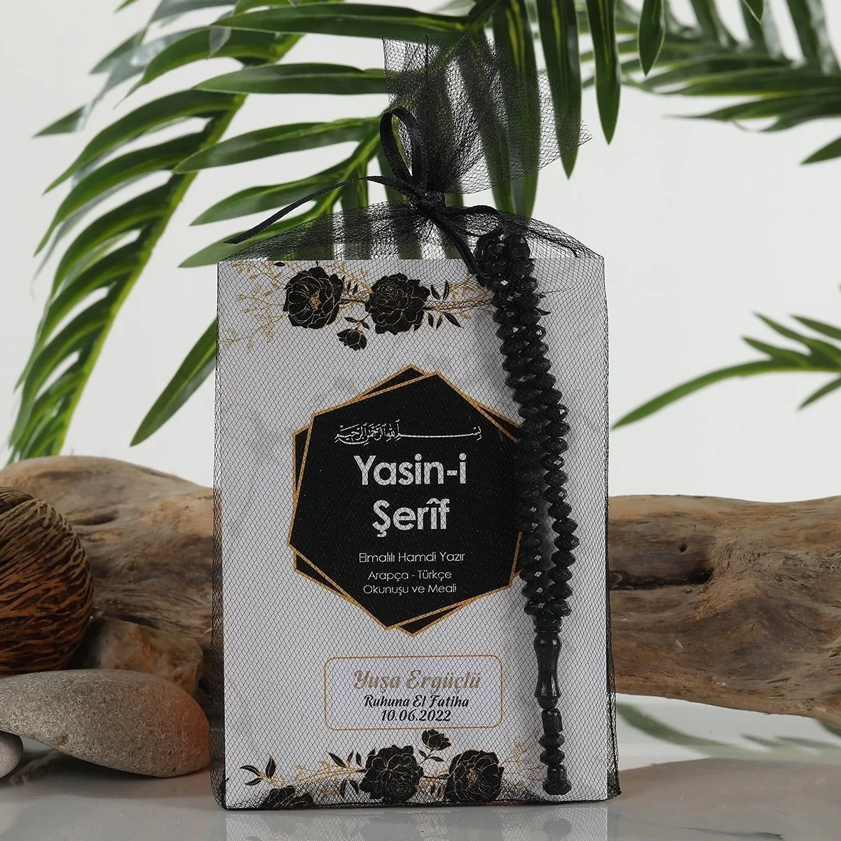 Altıgen Model Siyah Renkli Tül Kese İçerisinde Yasin Kitabı ve Tesbih - Mevlüt Hediyelikleri