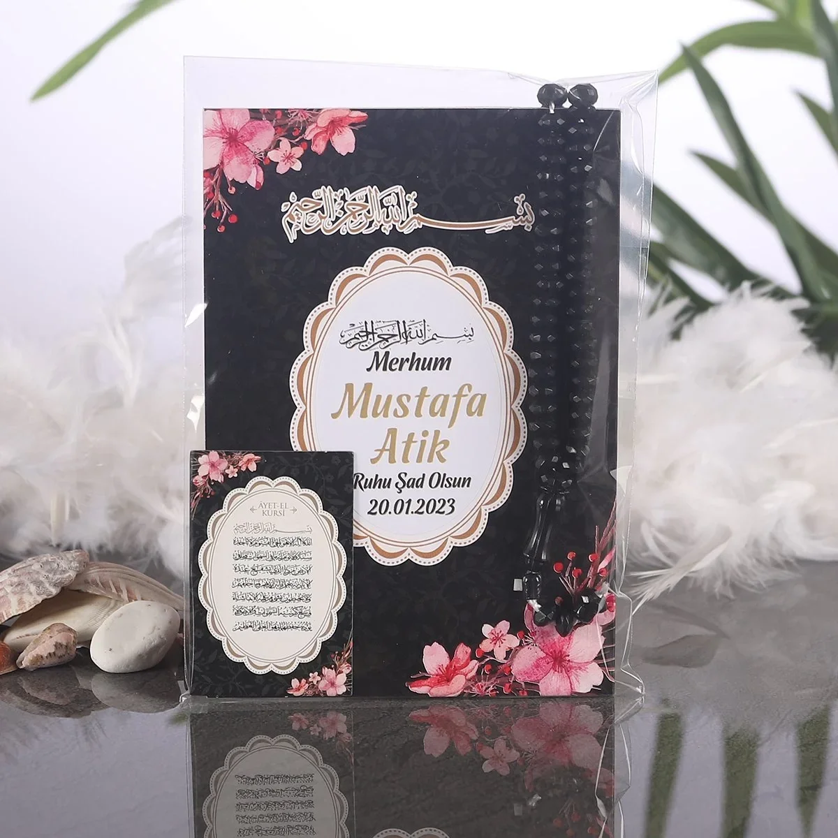 Çiçek Model Siyah Renkli Ambalaj İçerisinde Yasin Kitabı, Magnet ve Tesbih - Mevlüt Hediyelikleri