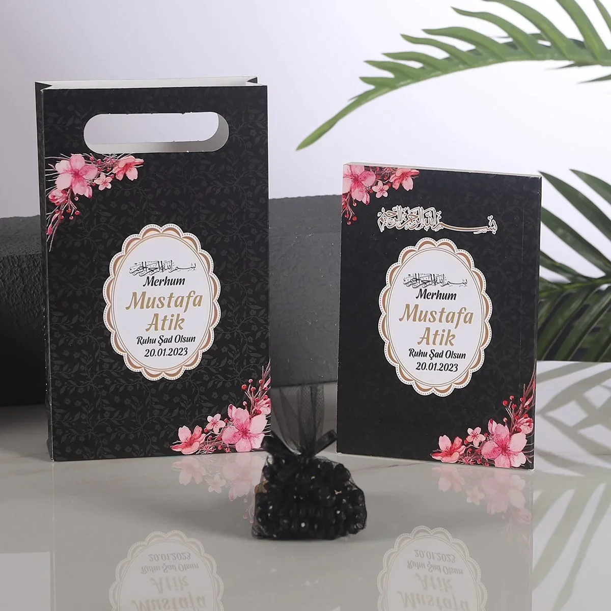 Çiçek Model Siyah Renkli Yasin Kitabı, Karton Çanta ve Tesbih - Mevlüt Hediyelikleri