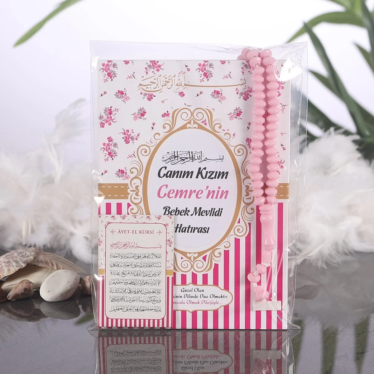 Çizgi Model Pembe Renkli Ambalaj İçerisinde Yasin Kitabı, Magnet ve Tesbih - Mevlüt Hediyelikleri
