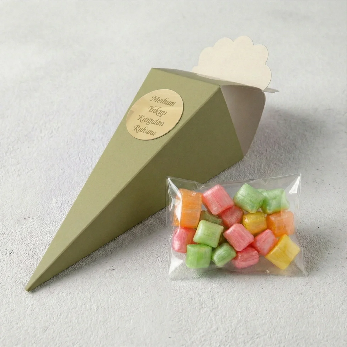 Gold Renkli İsme Özel Külah İçerisinde Mevlüt Şekeri