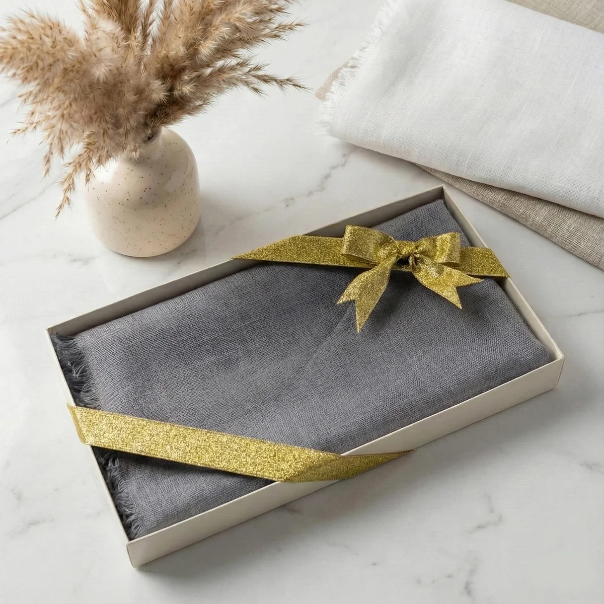 Hediyelik Kutuda Gri Renkli Flamlı Pamuk Eşarp
