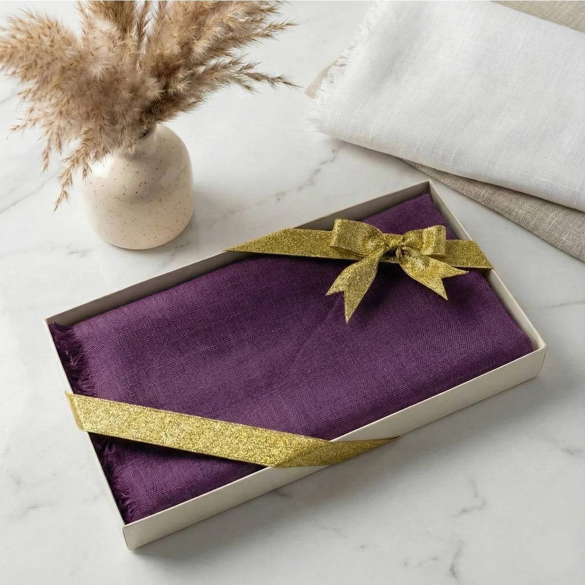 Hediyelik Kutuda Mor Renkli Flamlı Pamuk Eşarp