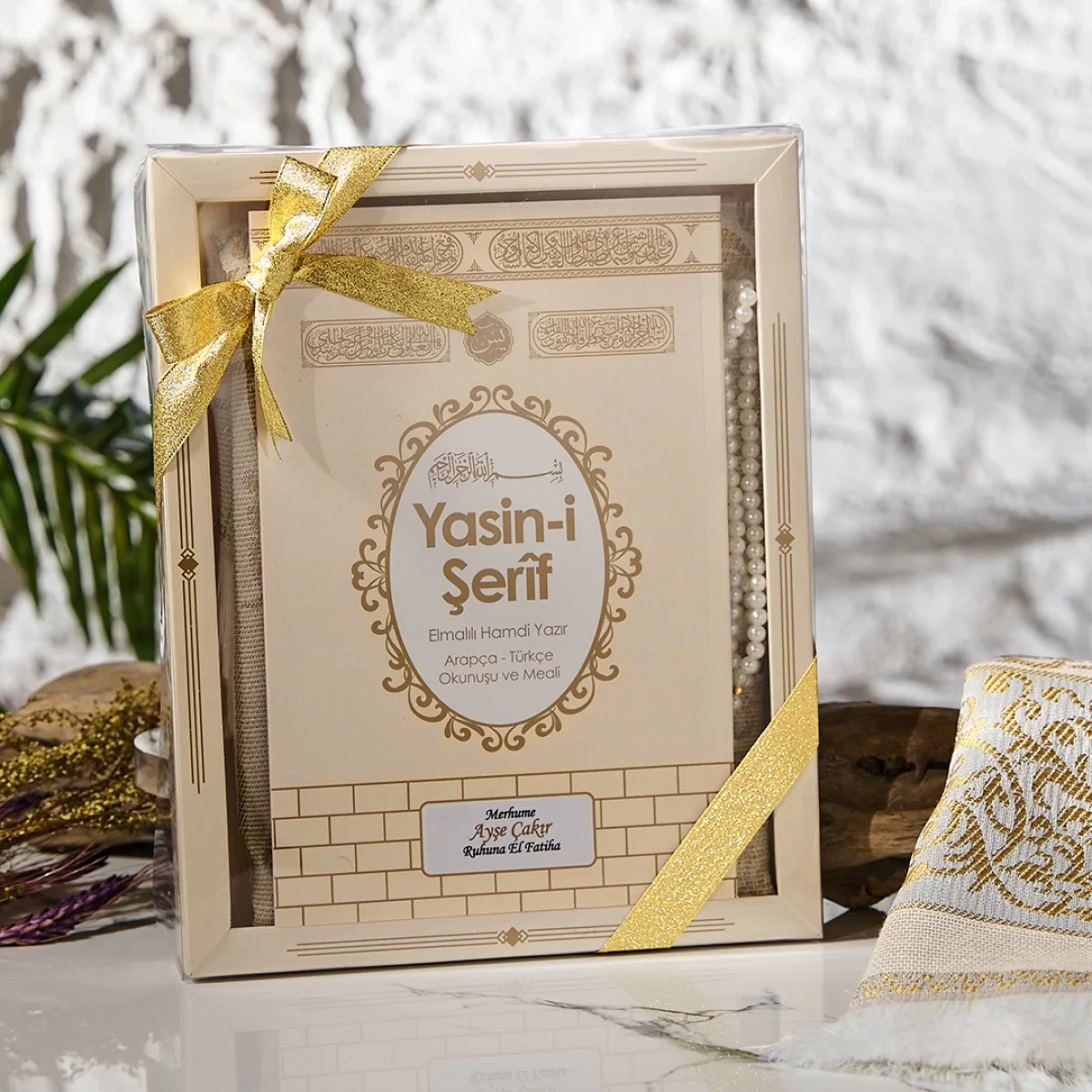 Hediyelik Lüks Kutuda Seccadeli Kabe Model Krem Renkli Orta Boy Yasin Kitabı ve İnci Tesbih Seti