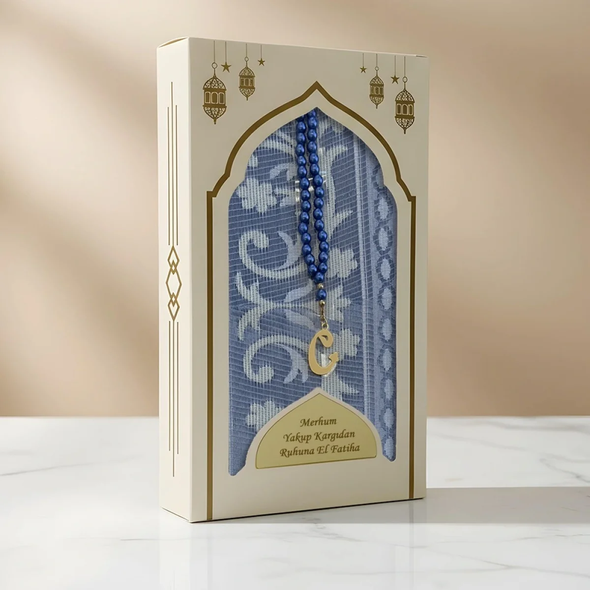 Lacivert Renkli İsme Özel Dikey Kutu İçerisinde Seccade ve Tesbih