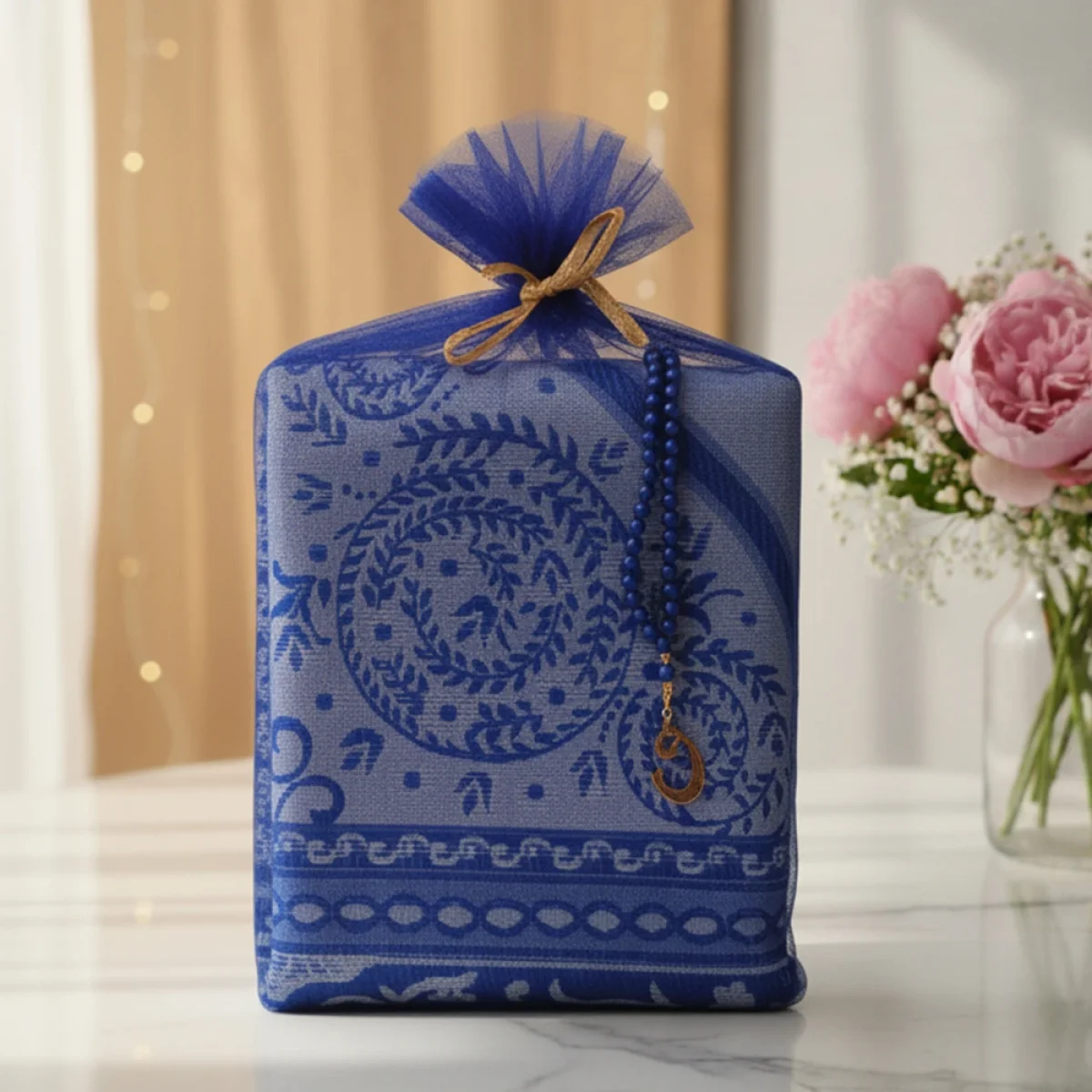 Lacivert Renkli Tül Kese İçerisinde Seccade ve Tesbih