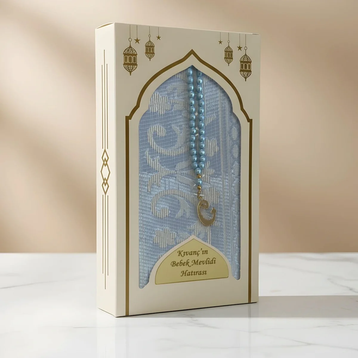 Mavi Renkli İsme Özel Dikey Kutu İçerisinde Seccade ve Tesbih