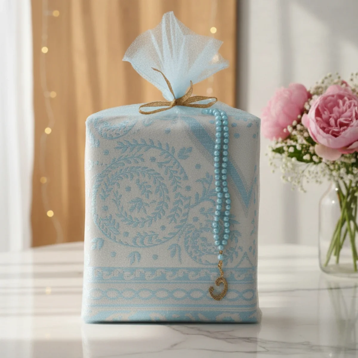 Mavi Renkli Tül Kese İçerisinde Seccade ve Tesbih