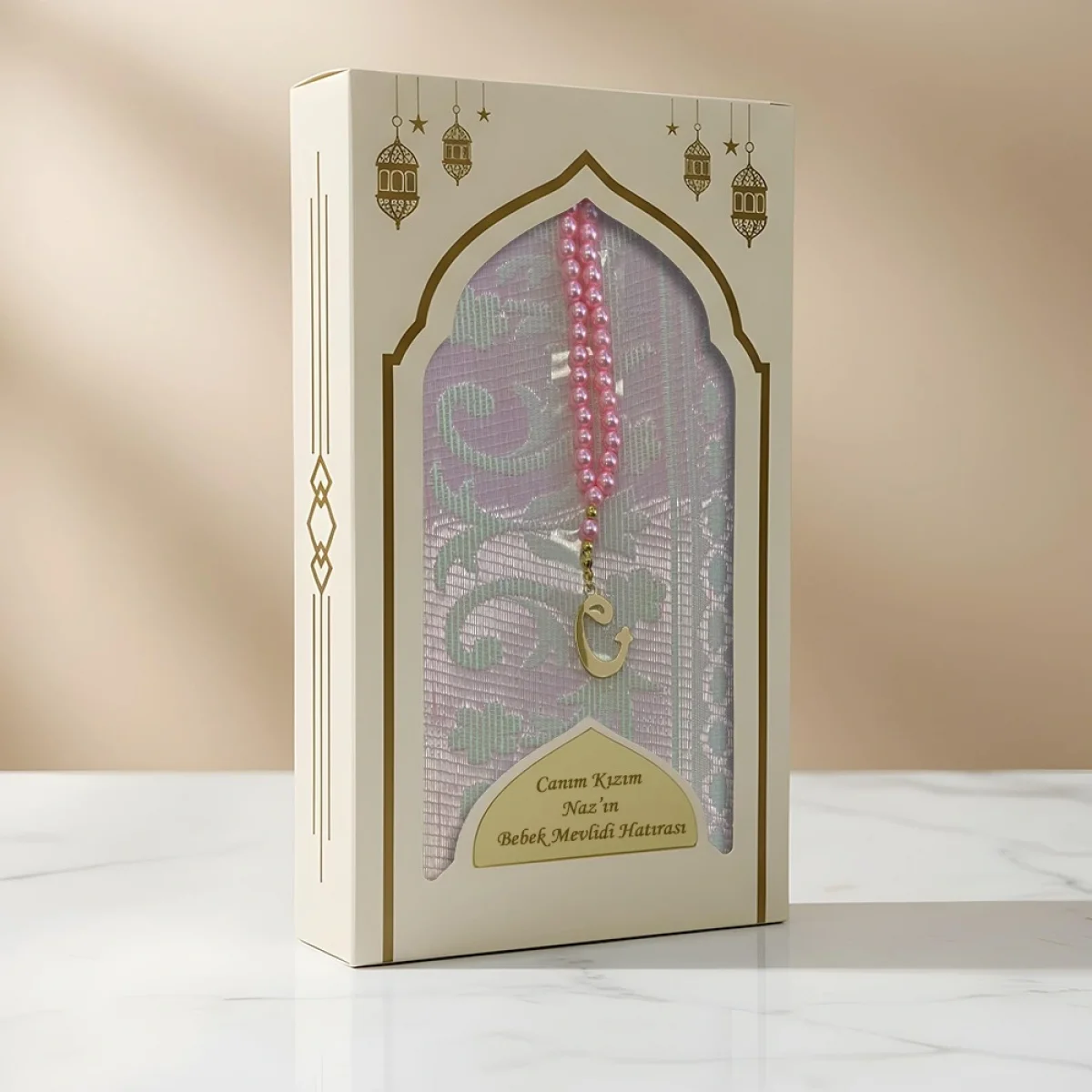 Pembe Renkli İsme Özel Dikey Kutu İçerisinde Seccade ve Tesbih