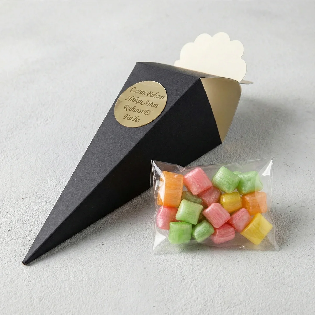 Siyah Renkli İsme Özel Külah İçerisinde Mevlüt Şekeri