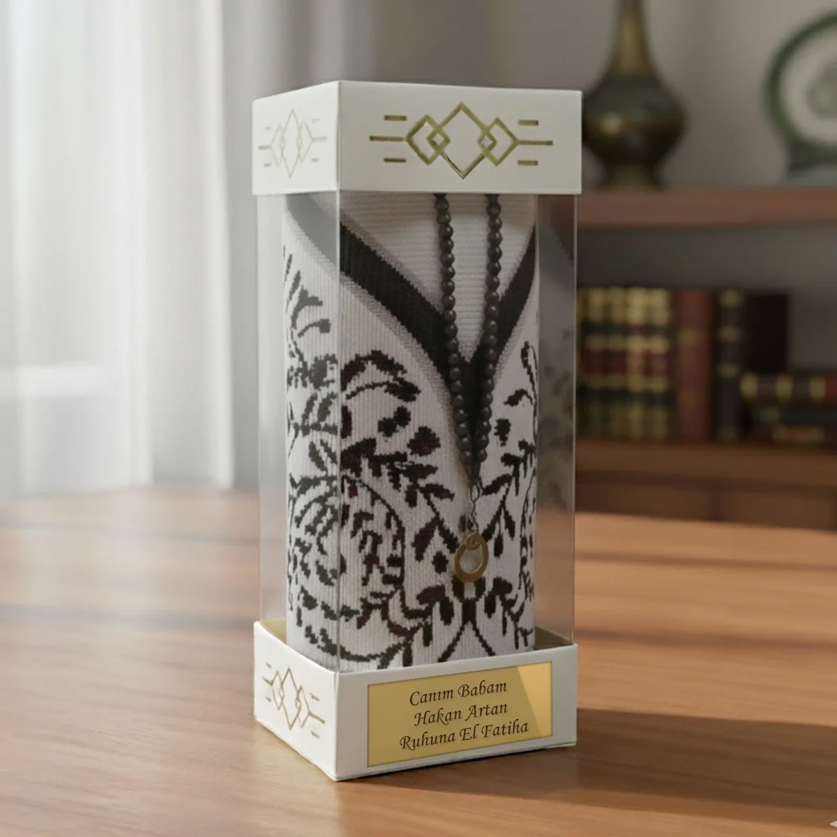 Siyah Renkli İsme Özel Silindir Kutu İçerisinde Seccade ve Tesbih