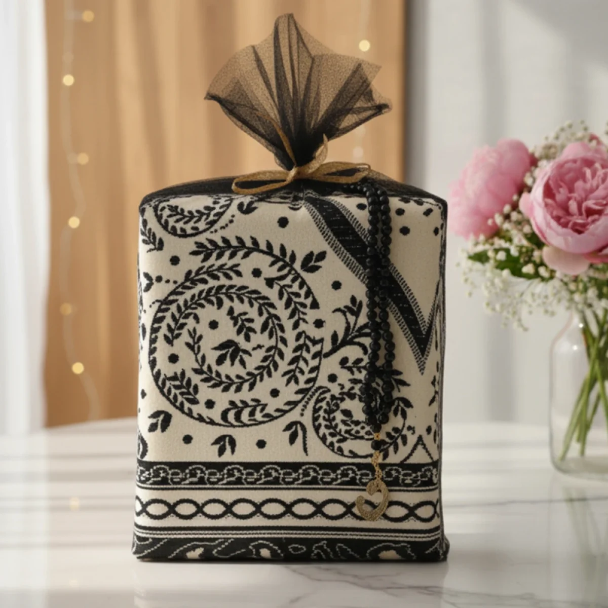 Siyah Renkli Tül Kese İçerisinde Seccade ve Tesbih