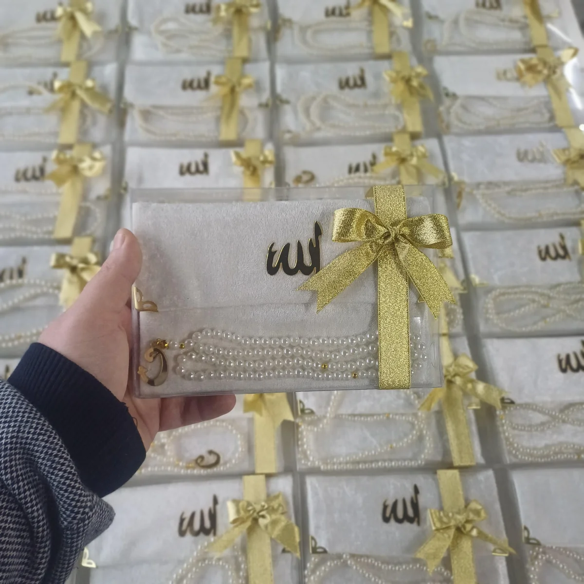 Asetat Kutuda Kadife Kumaş Kaplı Çanta İçerisinde İnci Tesbihli Krem Renkli Kadife Yasin Kitabı Seti - Mevlüt Hediyelikleri