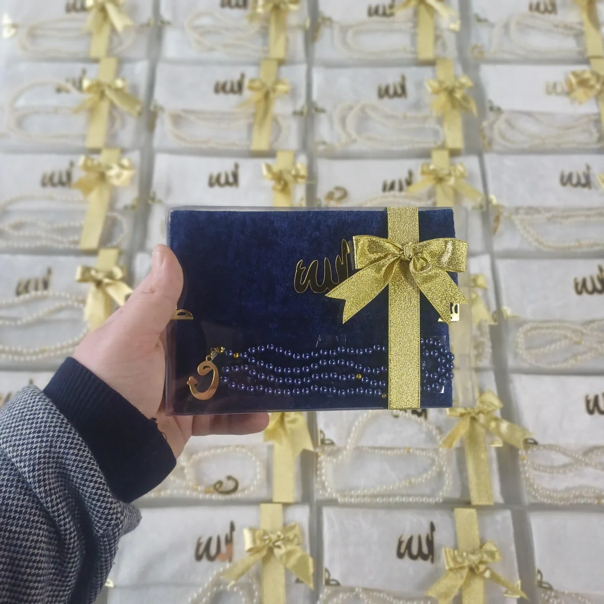 Asetat Kutuda Kadife Kumaş Kaplı Çanta İçerisinde İnci Tesbihli Lacivert Renkli Kadife Yasin Kitabı Seti - Mevlüt Hediyelikleri