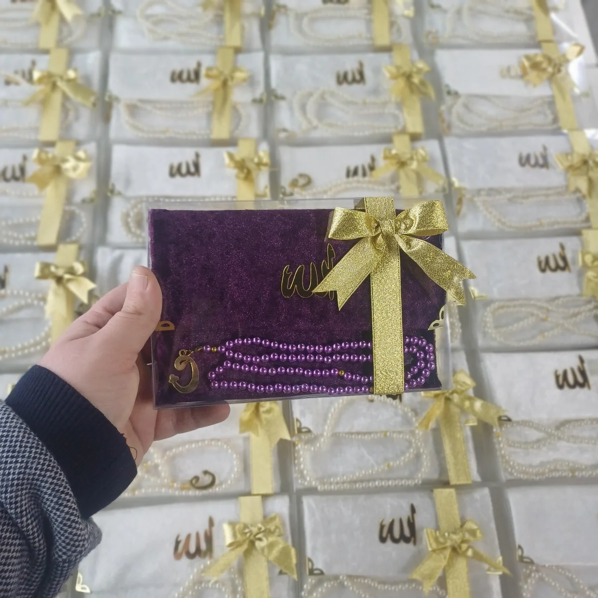 Asetat Kutuda Kadife Kumaş Kaplı Çanta İçerisinde İnci Tesbihli Mor Renkli Kadife Yasin Kitabı Seti - Mevlüt Hediyelikleri