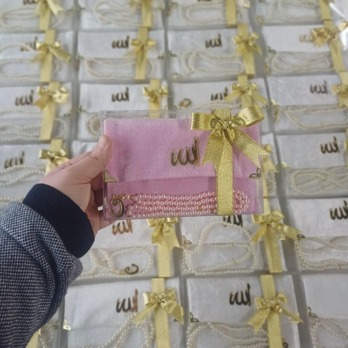 Asetat Kutuda Kadife Kumaş Kaplı Çanta İçerisinde İnci Tesbihli Pembe Renkli Kadife Yasin Kitabı Seti - Mevlüt Hediyelikleri