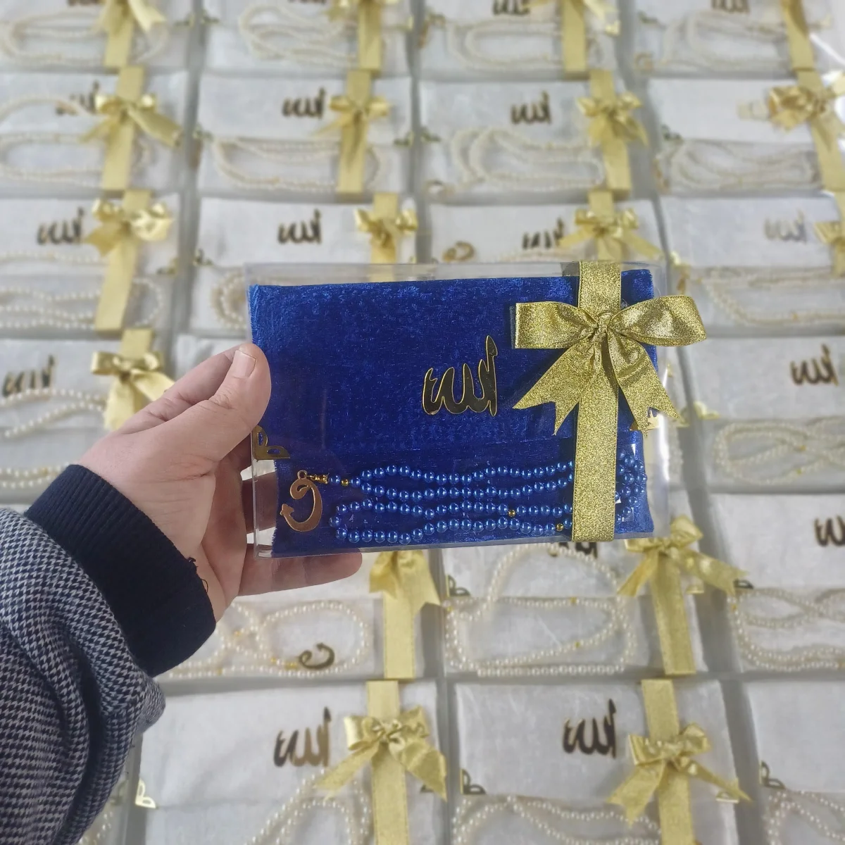Asetat Kutuda Kadife Kumaş Kaplı Çanta İçerisinde İnci Tesbihli Saks Mavisi Renkli Kadife Yasin Kitabı Seti - Mevlüt Hediyelikleri